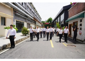 湛江市黨政代表團赴佛山市考察——廣東省副省長、湛江市委書記劉紅兵先生率考察團蒞臨紅獅陶瓷總部參觀調(diào)研